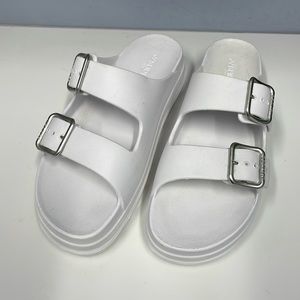 J/SLIDES NYC.  Mens. Sandals white color.  Size 9.   Excellent condition